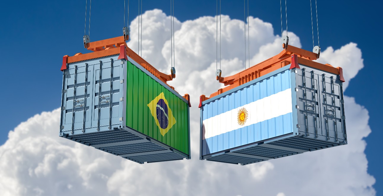 Práticas econômicas e reflexos sociais na Argentina e no Brasil