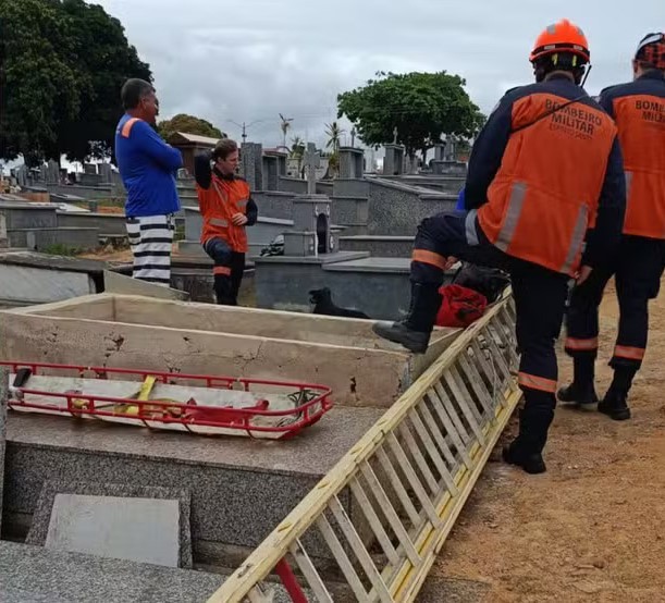 Homem morre ao cair em túmulo do pai em cemitério de Linhares