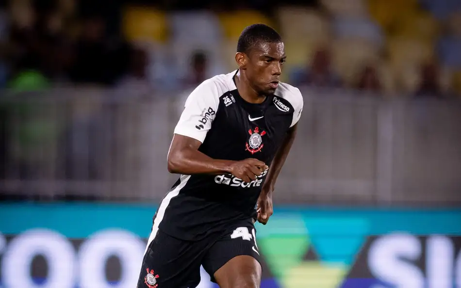 Volante André Luiz, do Corinthians, é convocado por Ancelotti