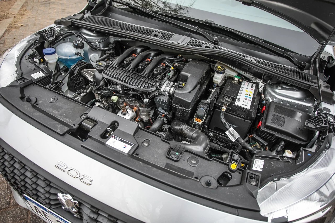 CEO da Stellantis pede desculpas por falhas em motores