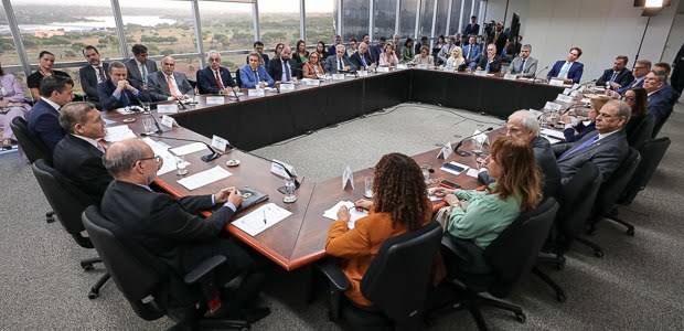Tribunal Superior Eleitoral avalia regras para canais de mensagens