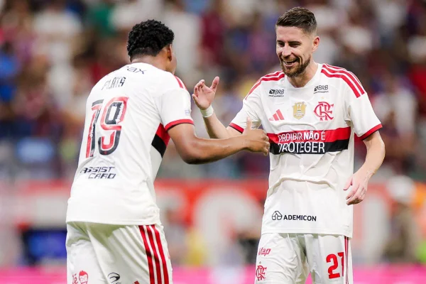 Flamengo vence o Bahia fora de casa e retoma a liderança do Brasileirão