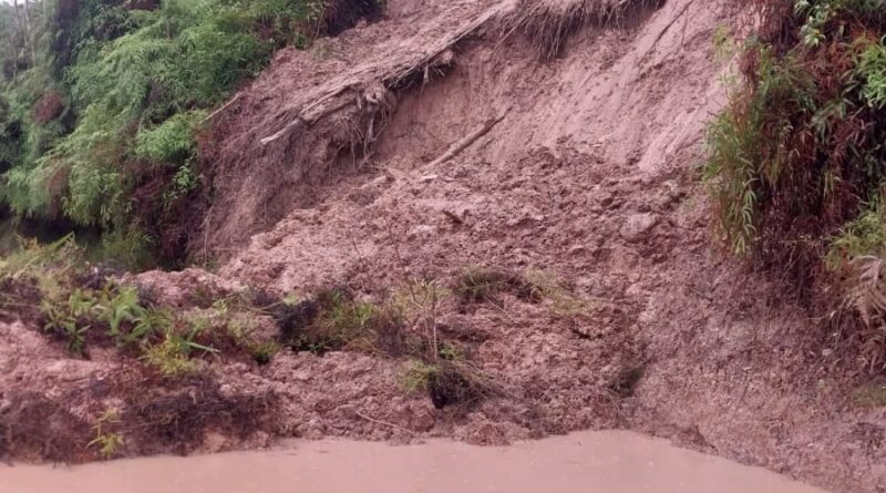Chuvas intensas causam deslizamentos e interdições em Santa Catarina