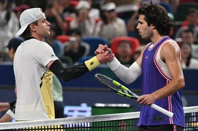 Carlos Alcaraz é eliminado no Masters 1000 de Xangai por Zizou Bergs