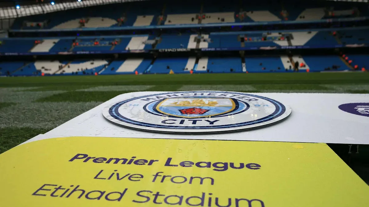 Ex-jogador do Liverpool defende atletas do Manchester City