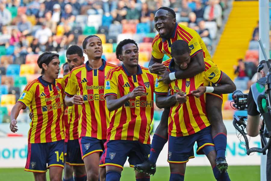 Lecce goleia a Udinese fora de casa e agrava crise no campeonato