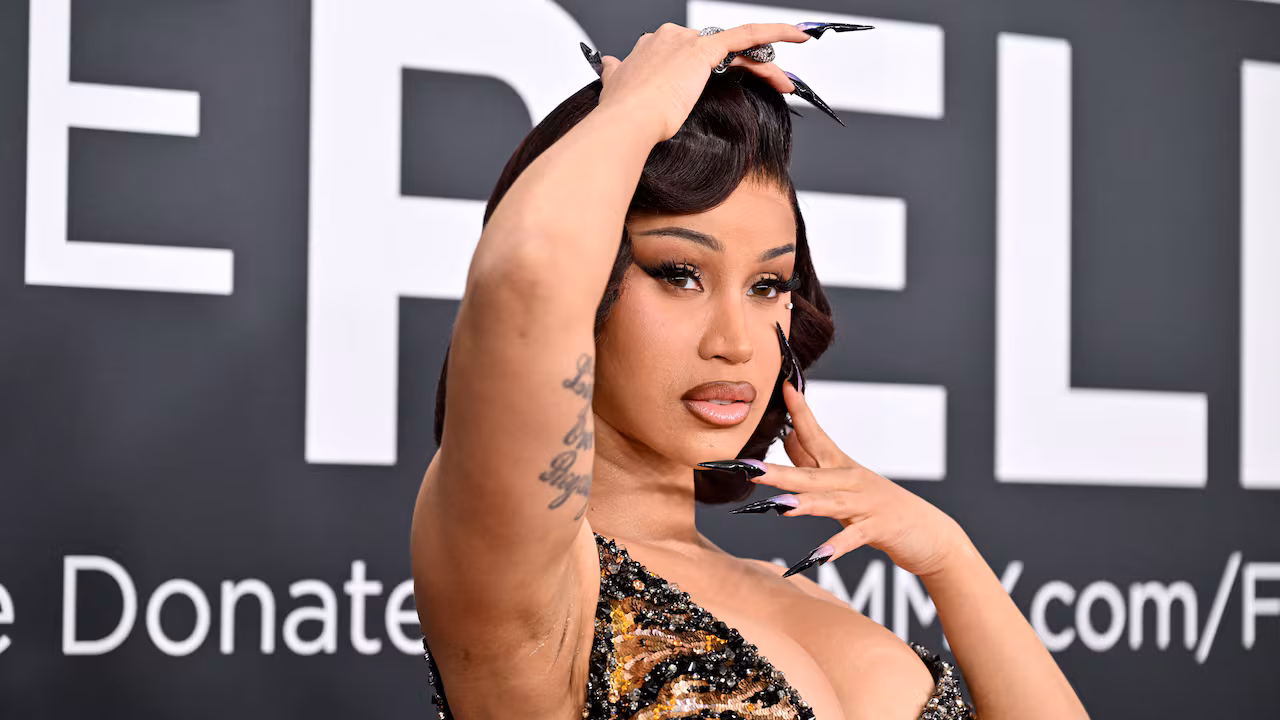 Cardi B faz estreia intimista na série Tiny Desk Concert da NPR