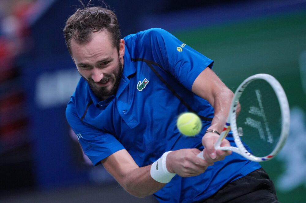 Daniil Medvedev vence Tommy Paul e avança às semifinais do Masters de Xangai