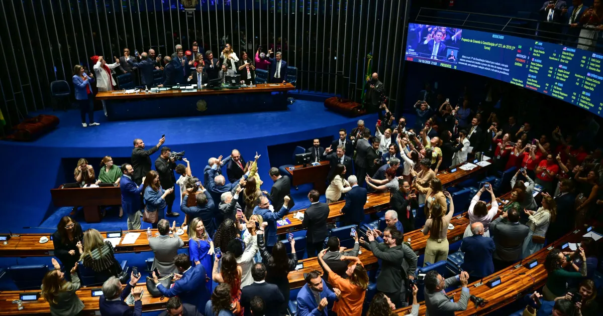 Congresso promulga fim da escala 6x1 e redução da jornada