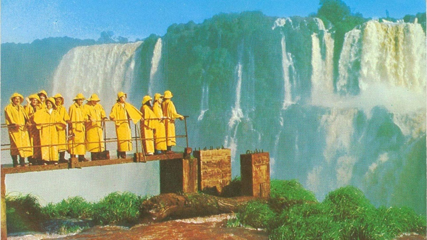 Passarela das Cataratas do Iguaçu resiste a grandes enchentes