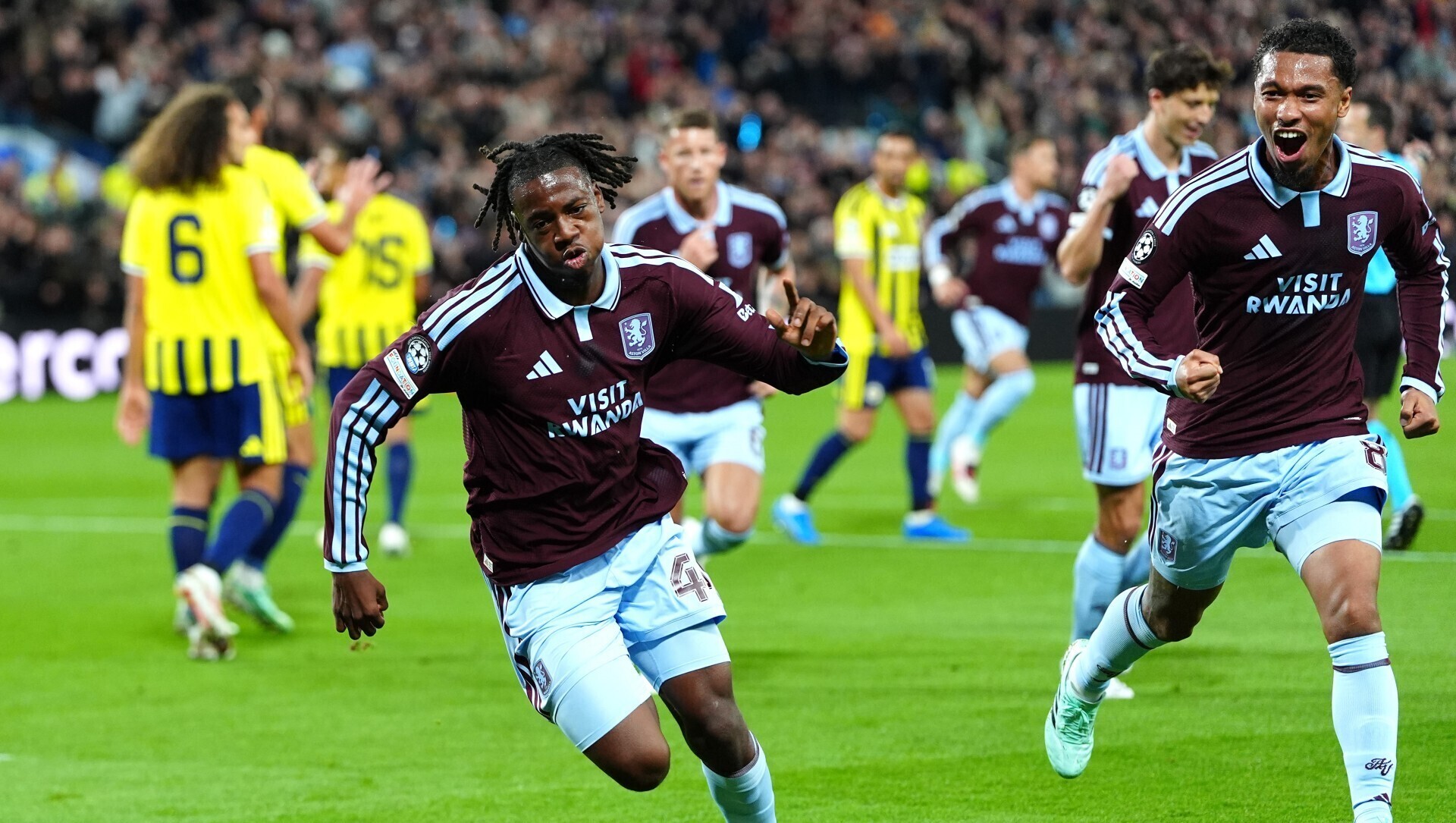 Aston Villa vence o Newcastle por 1 a 0 fora de casa
