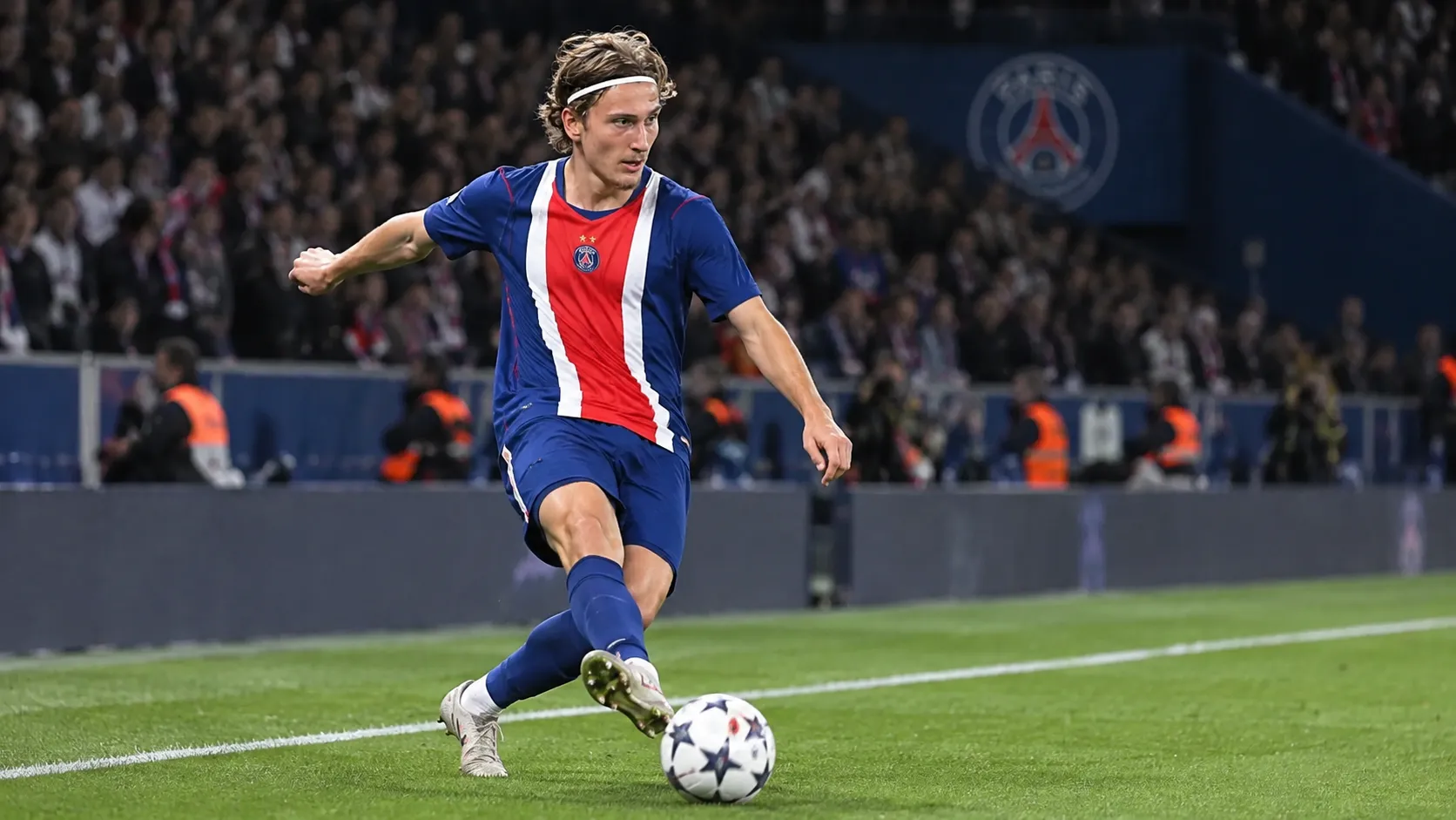 Mika Godts brilha com gol e assistencia e coloca o PSG na lideranca