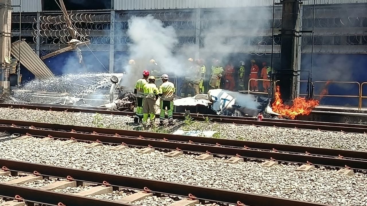 Queda de avião monomotor deixa piloto morto em pátio do metrô de BH