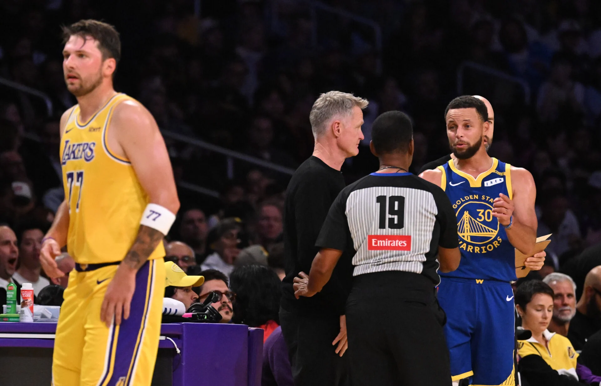 Stephen Curry defende novato do Warriors após atritos com Luka Doncic
