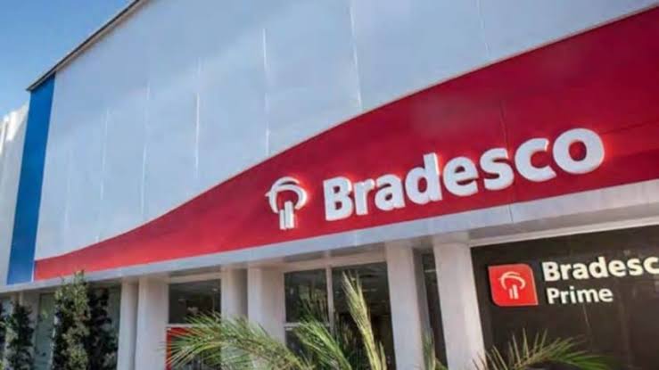 Ações do Bradesco caem com cenário macroeconômico e rebaixamento