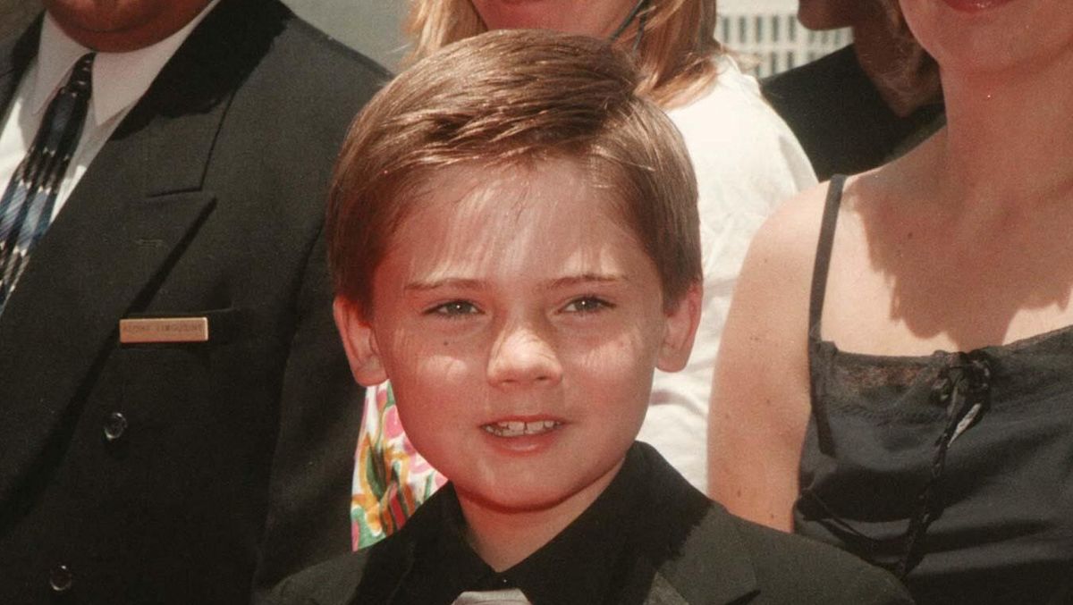 Ex-ator mirim de Star Wars, Jake Lloyd reaparece em vídeos após tratamento