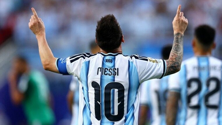 Busca pelo herdeiro da camisa 10 de Messi movimenta o futebol argentino