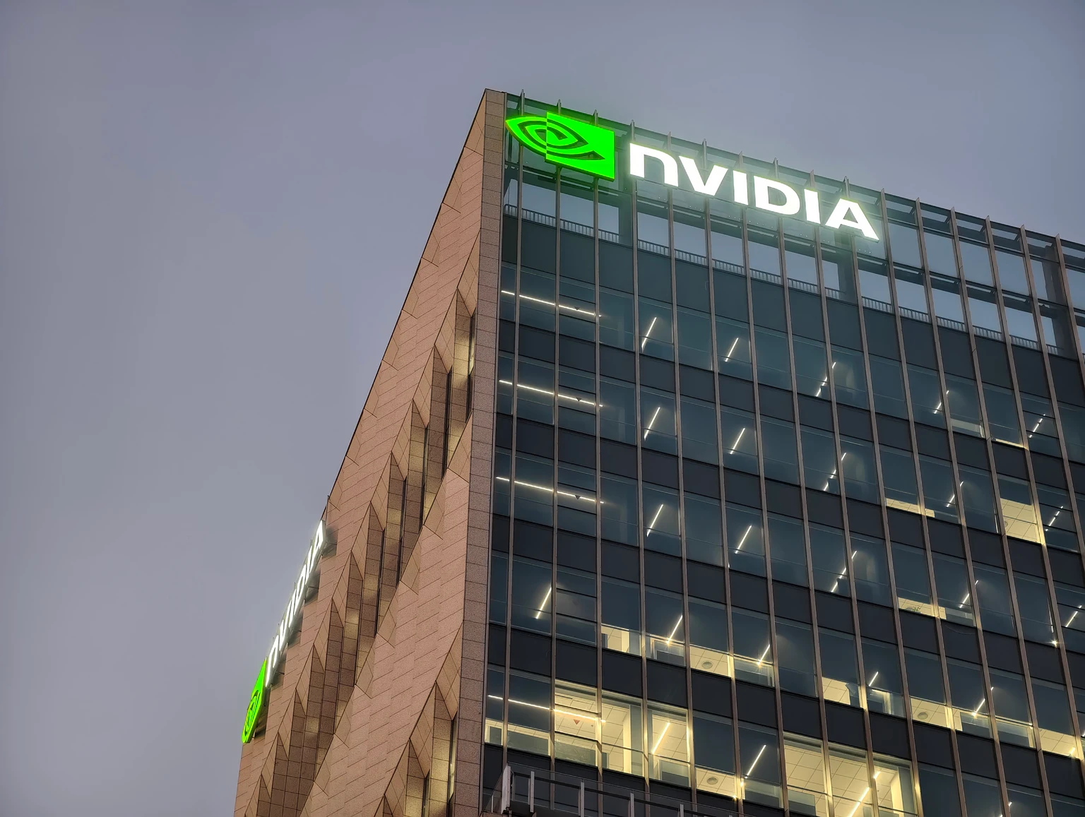 Parceira da Nvidia fecha acordo de IA e mercado foca em financiamento