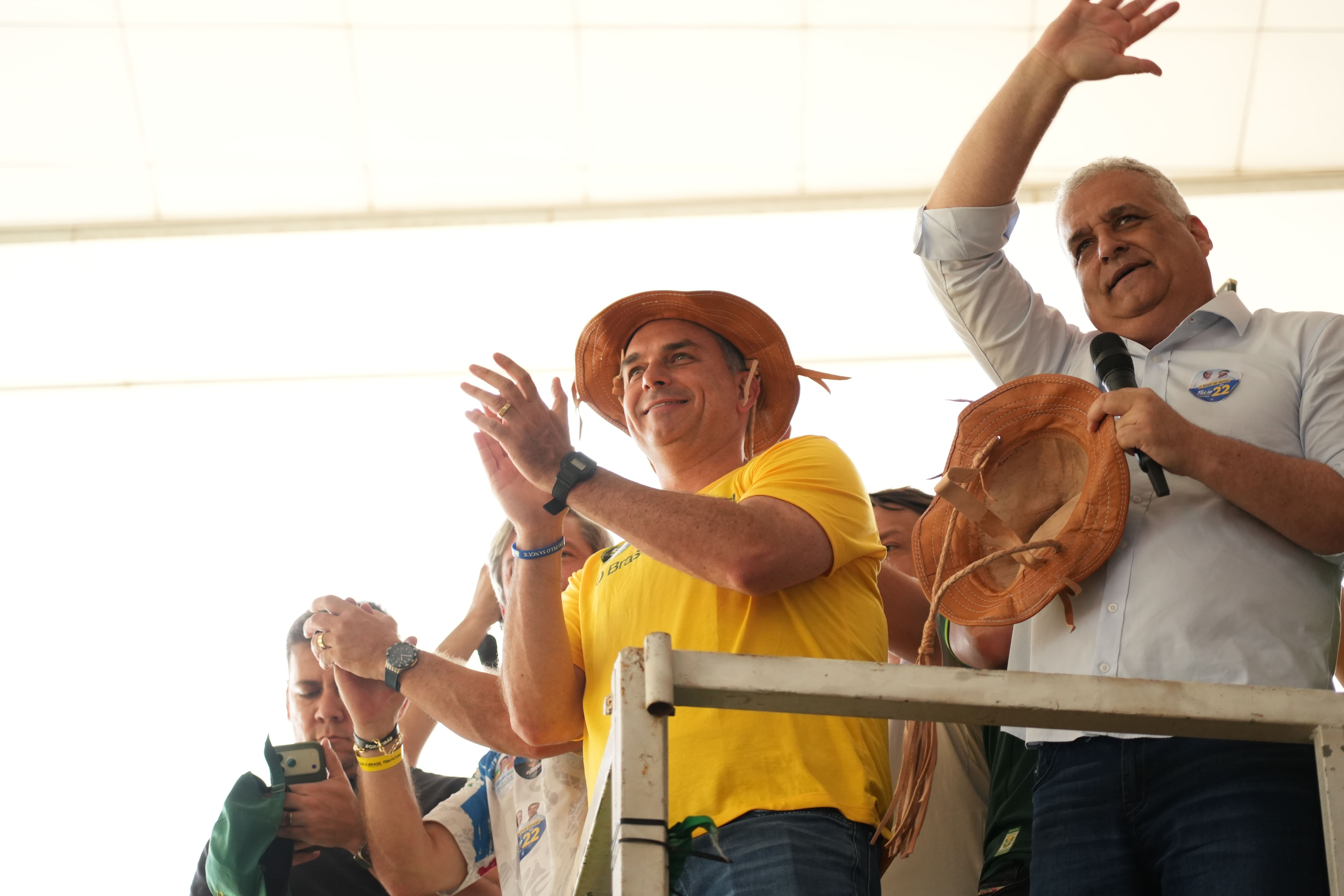 Flávio Bolsonaro cumpre agenda em São Paulo e busca apoios eleitorais