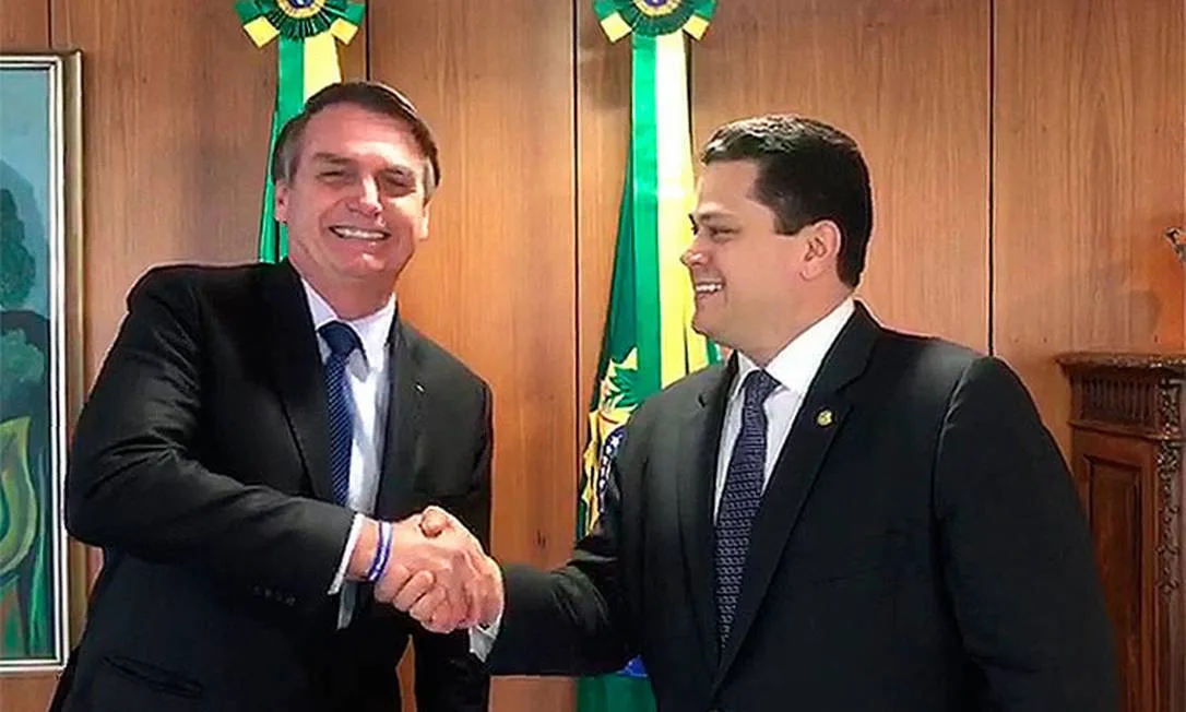 Alcolumbre articula indulto ou anistia a Bolsonaro para buscar apoio