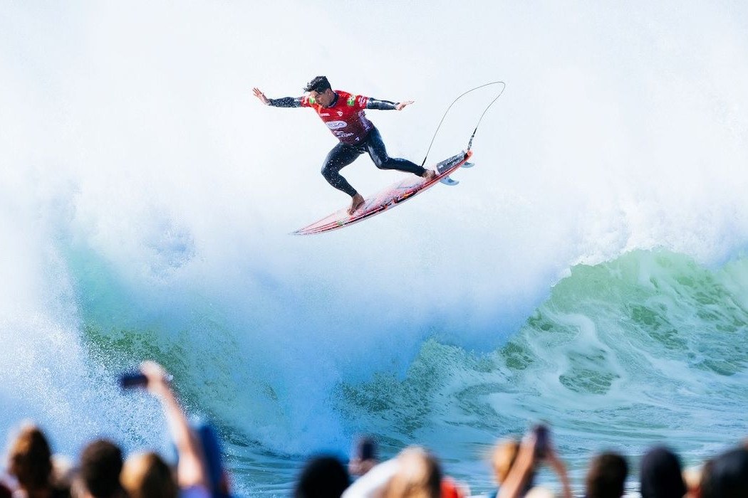 Gabriel Medina é vice-campeão em Peniche e avança no ranking mundial de surfe