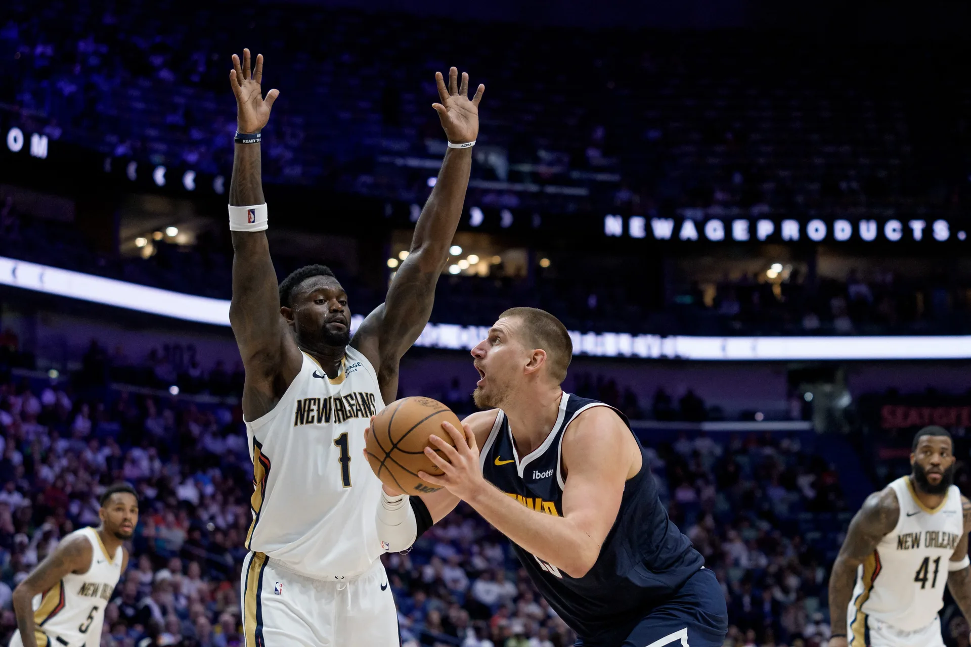 Nikola Jokic atinge marca histórica na vitória dos Nuggets sobre os Pelicans