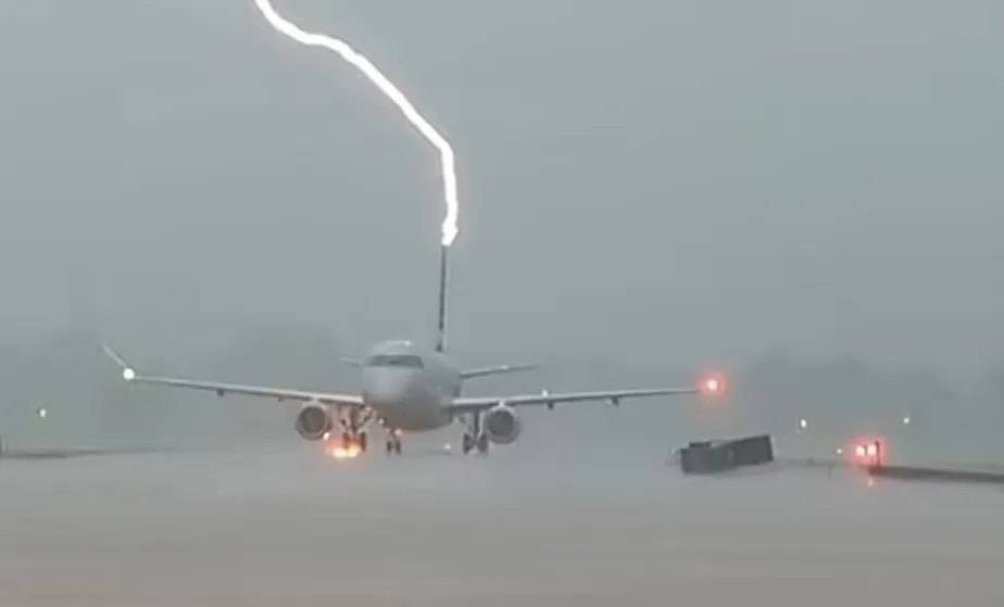 Descargas elétricas atingem Tocantins e avião comercial