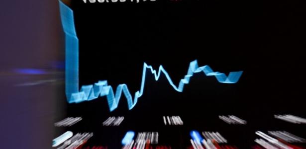 Ibovespa fecha em baixa nesta terça-feira após forte volatilidade