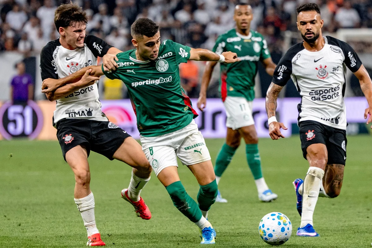 Palmeiras goleia o Corinthians por 4 a 1 pelo Campeonato Brasileiro
