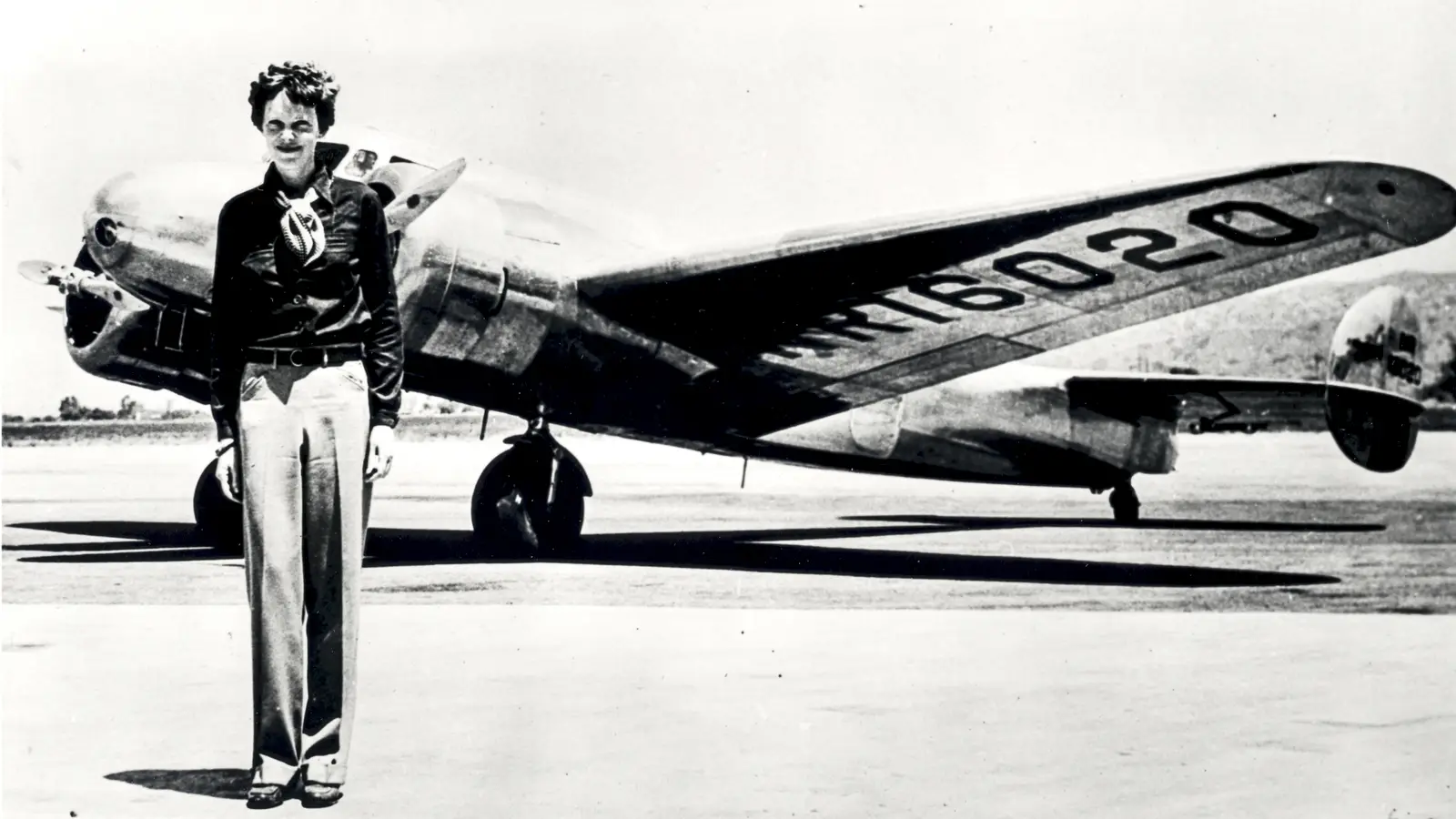 Pesquisadores investigam objeto submarino em busca de avião de Amelia Earhart