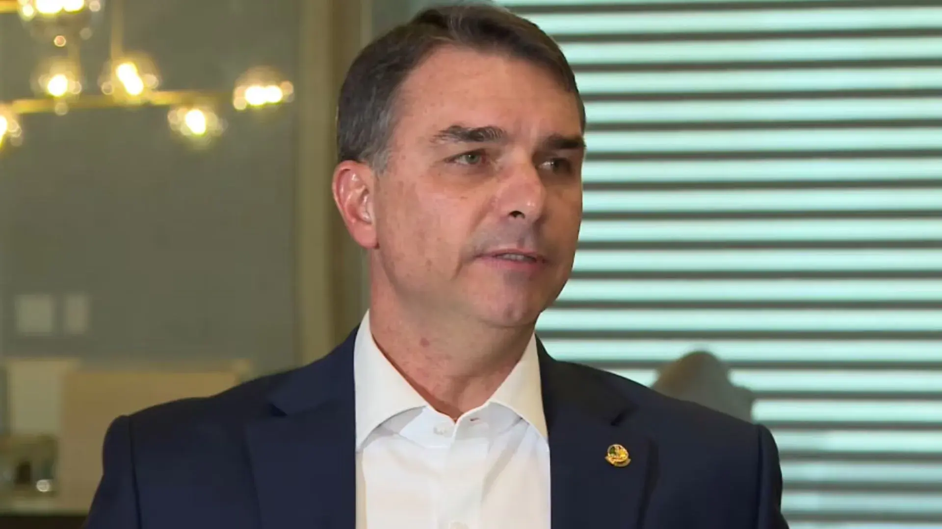 Site reúne figuras da direita em oposição a Flávio Bolsonaro