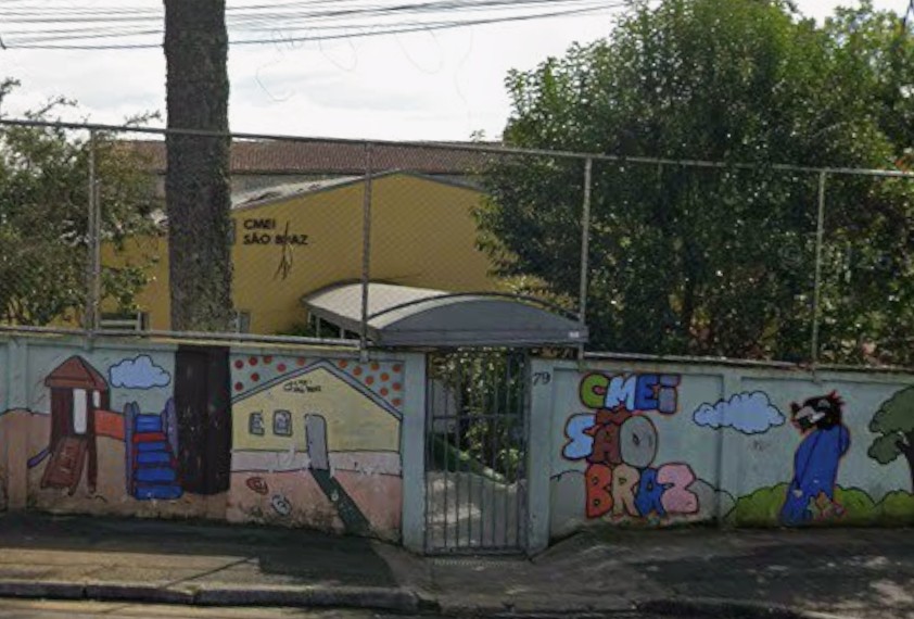 Homem armado com faca faz cerca de 20 crianças reféns em creche de Curitiba