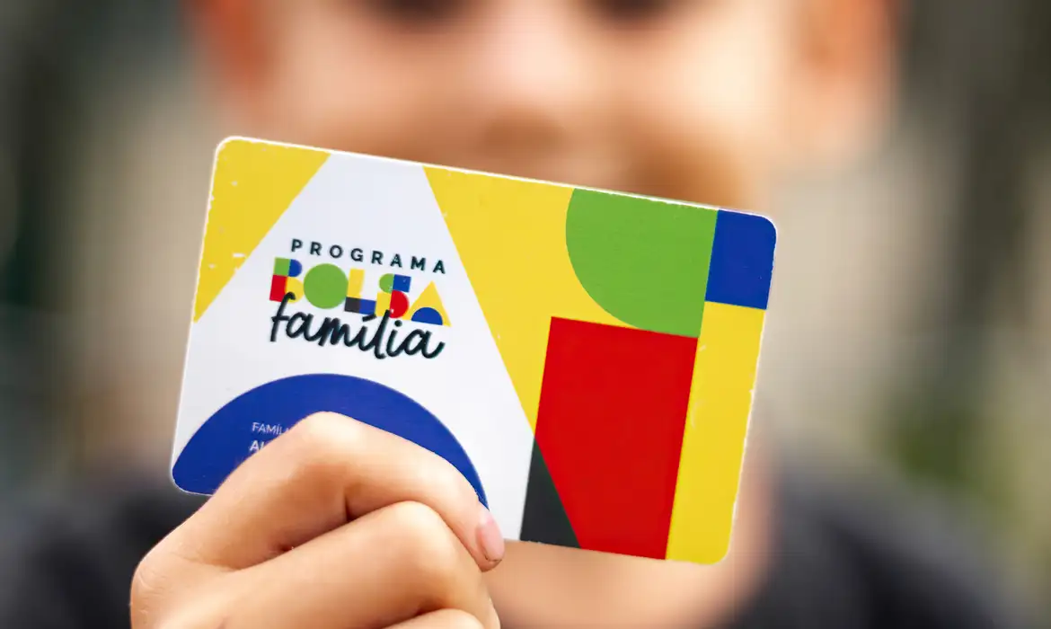 A origem e a evolução histórica do programa Bolsa Família no Brasil