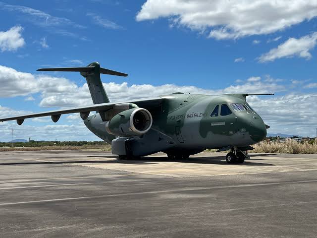 Aeronaves KC-390 reforçam combate a incêndios no Amazonas