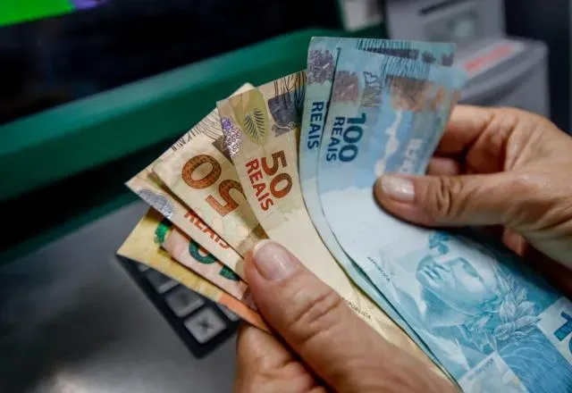 Governo libera lote extra do abono salarial do PIS/Pasep para 1 milhão