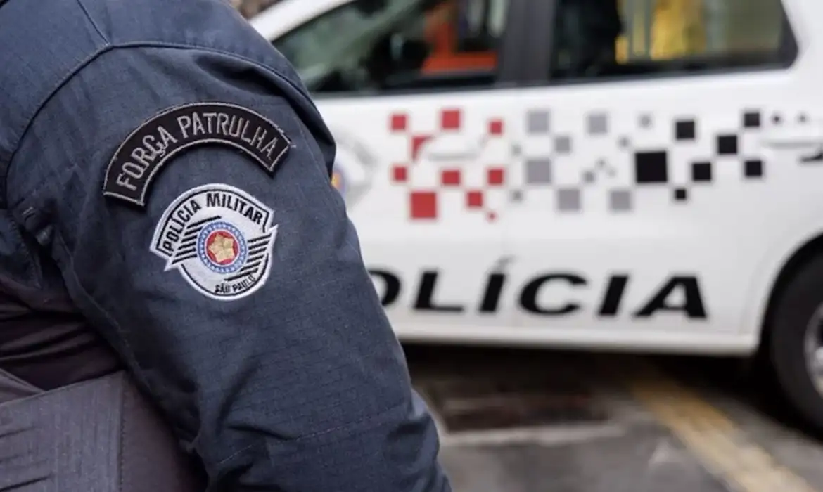 Homem morre em troca de tiros e corpo esquartejado é achado na Marginal Tietê